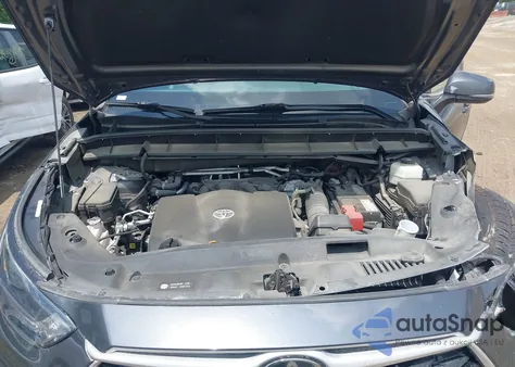 2021 Toyota Highlander Xle z USA, uszkodzony, nr VIN 5TDGZRBH8MS528707